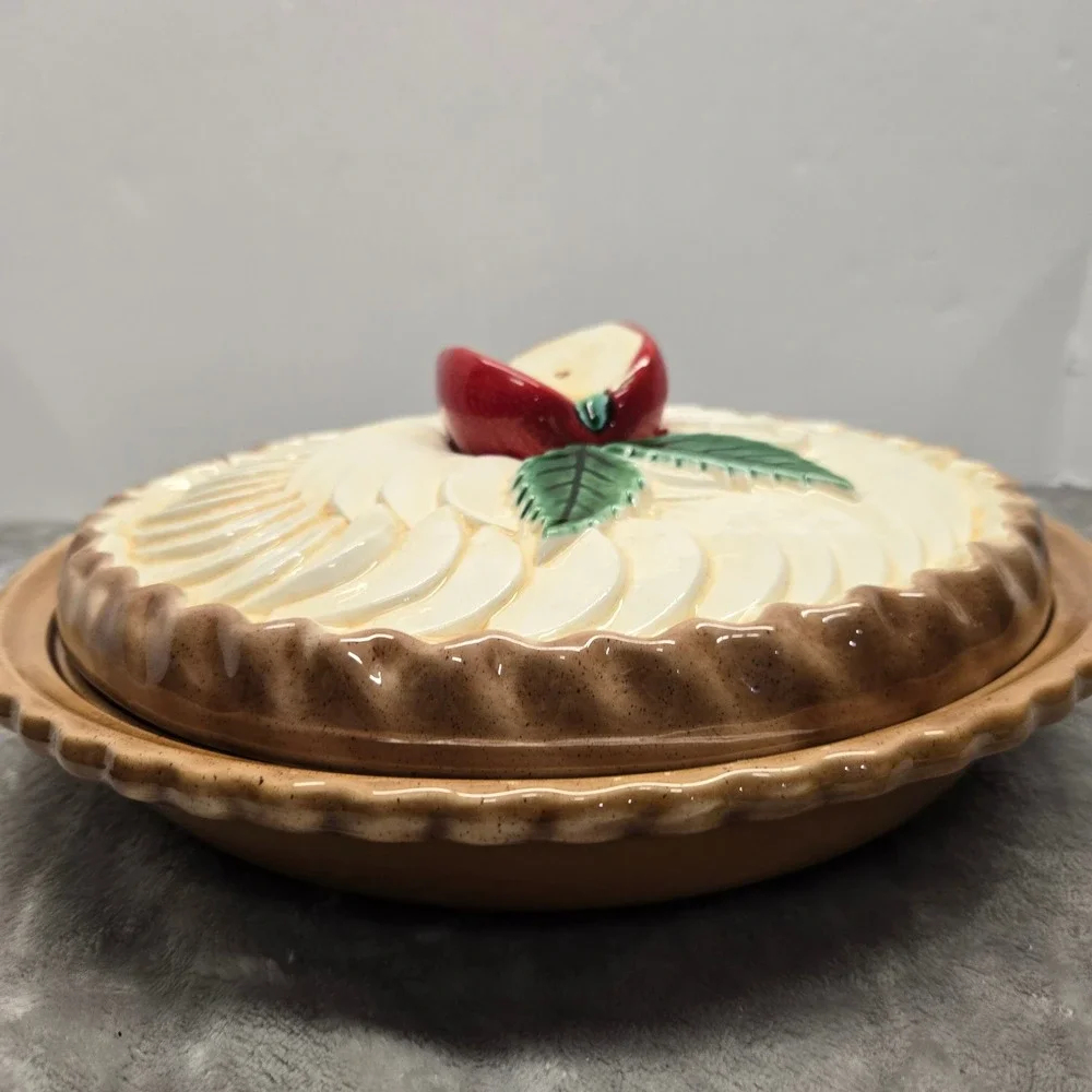 Ceramart Portugal Ceramic Apple Pie Dish with 3D Lidded Top 12 Inch Speckled Tan